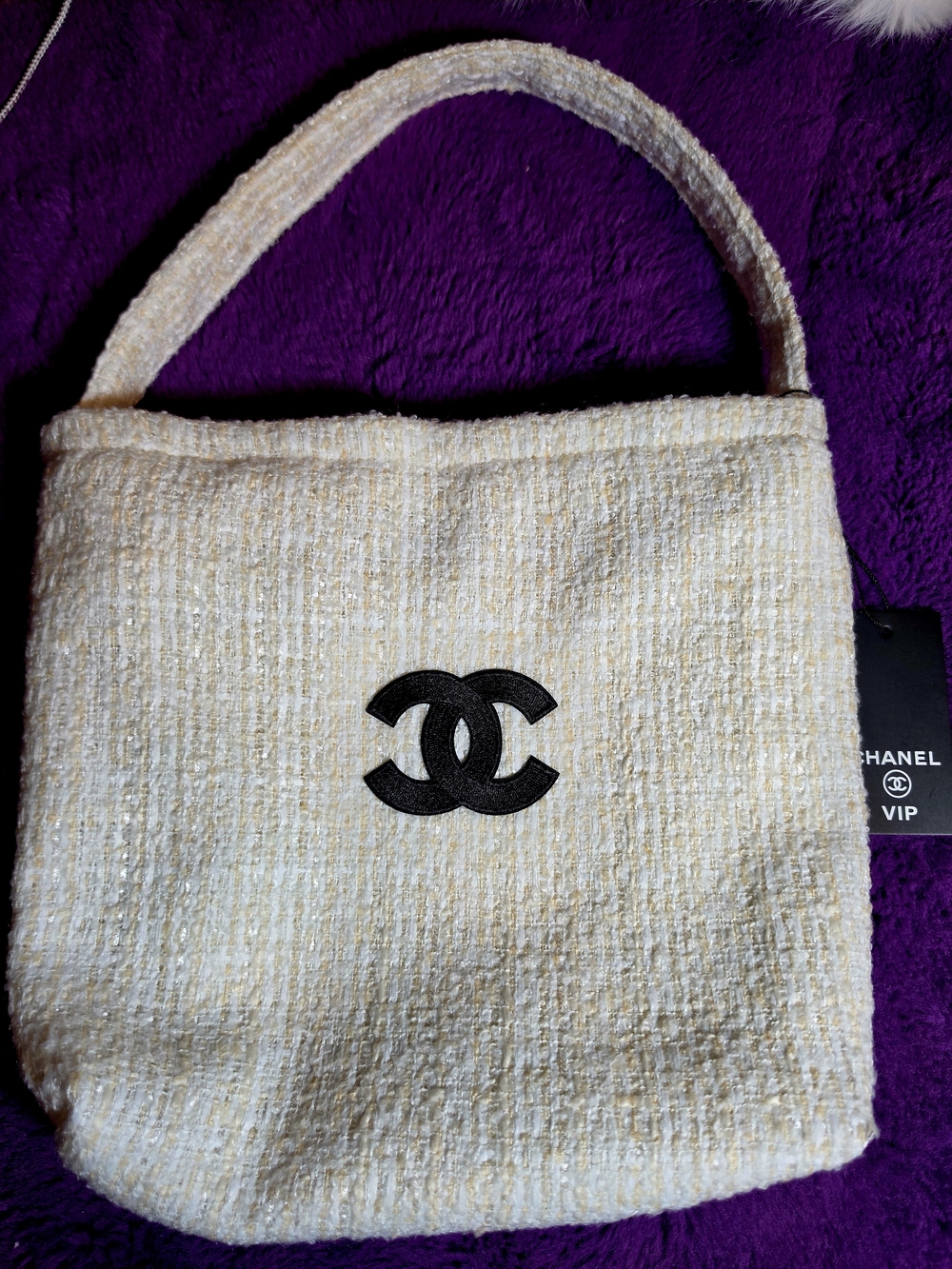 Cream Tweed Shoulder Bag with Black Emblem